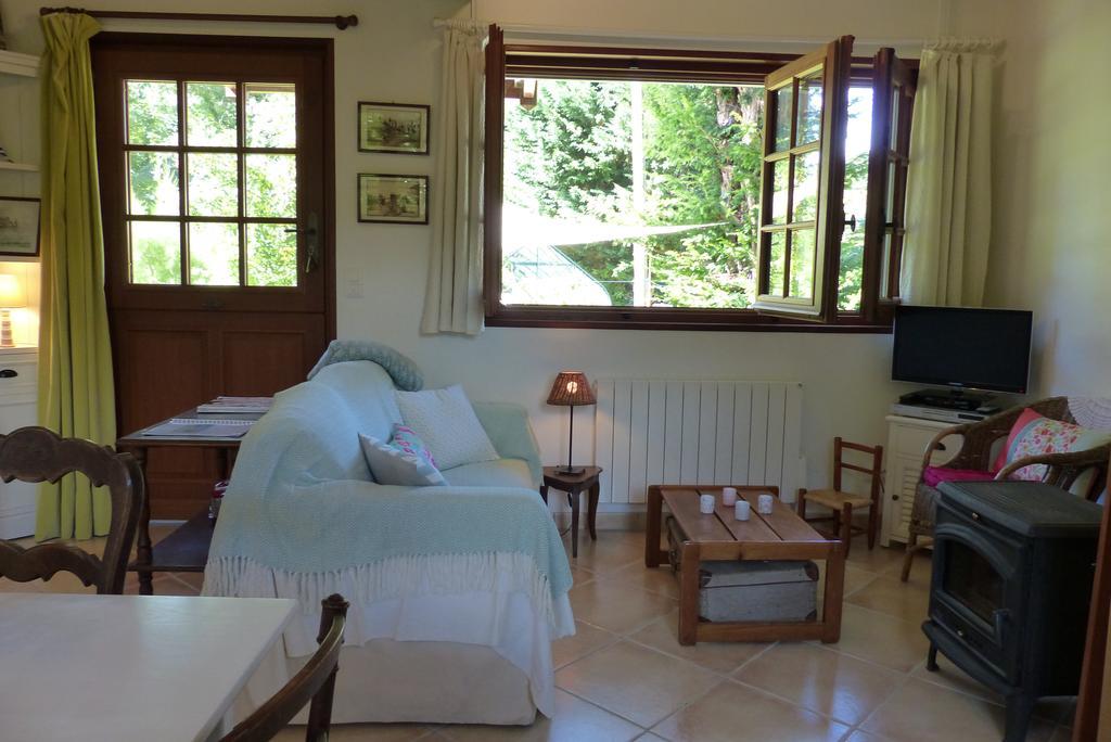 La Flore De Lys, Ideal Pour 2 Adultes Et 2 Enfants Holiday home Saint-Jouin-Bruneval